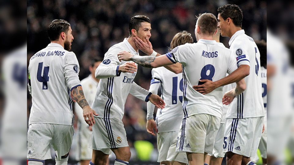 Cristiano Ronaldo merayakan gol bersama Toni Kroos. Copyright: &copy; Laurent Lairys/Action Plus/Getty Images